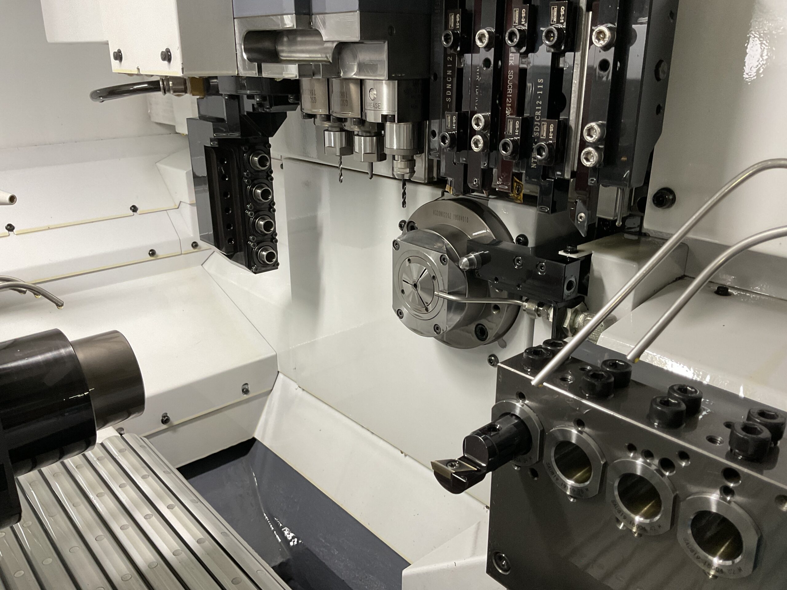 【炭素鋼(S50C) φ2.5ドリル加工】CNC自動旋盤×増速スピンドル